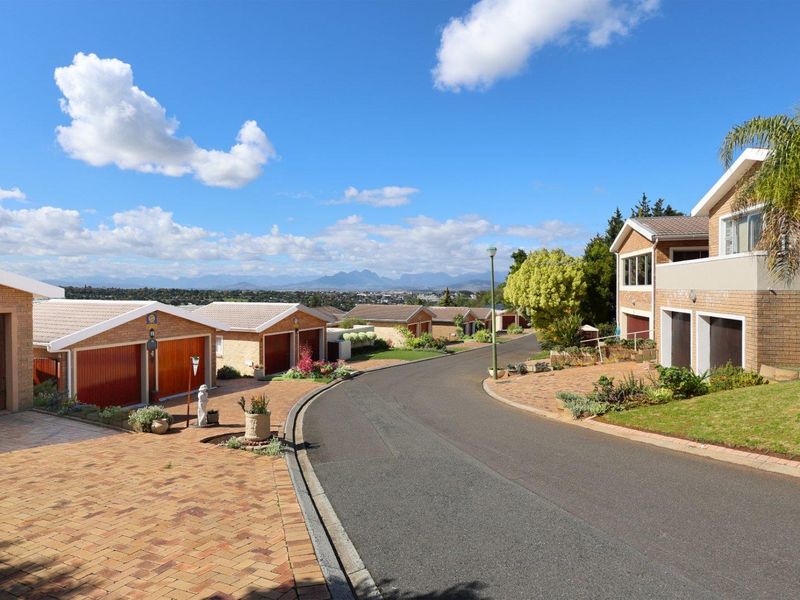 North facing! Panoramic Views! Tranquil and Secure Setting! - Photo 7