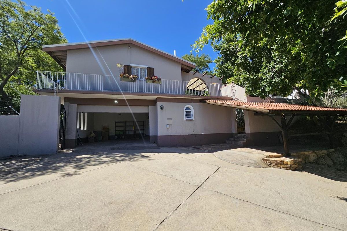 Stunning 4-Bedroom Rental in Luxury Hill Awaits!" - Photo 2