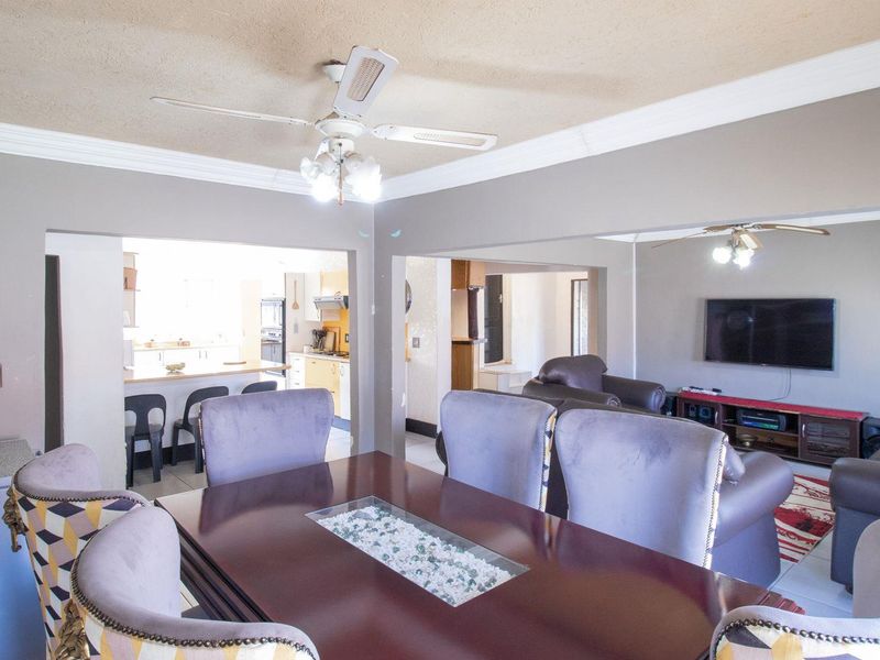 Dive Into Your Dream Home!! - Photo 10