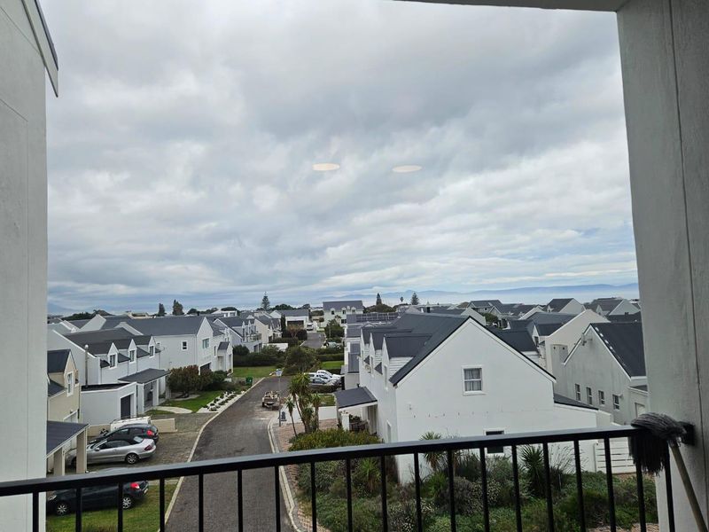 2 Bed 1 Bath Unfurnished First Floor Endevour Mariners Village 1/9 - Photo 2