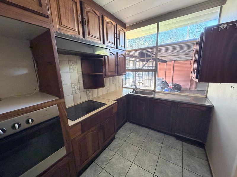 Lovely 3 bedroom duplex townhouse in a sought after suburb! - Photo 6