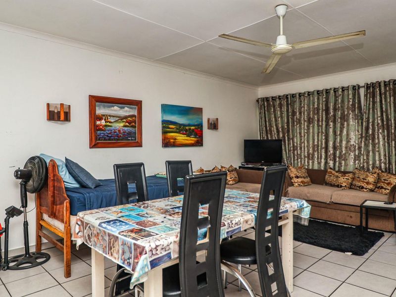 Charming Riverside Retreat with Versatile Living Options - Photo 6