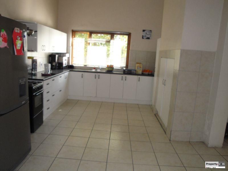 4 bedrooms Home in SYDENHAM - Photo 3