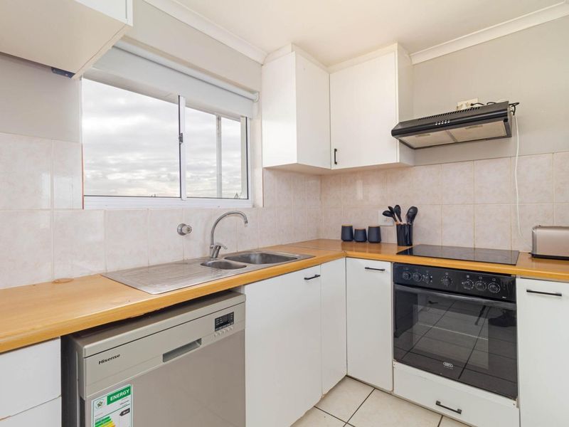 Fully Furnished 2 bedroom in Coral Rd - Photo 9