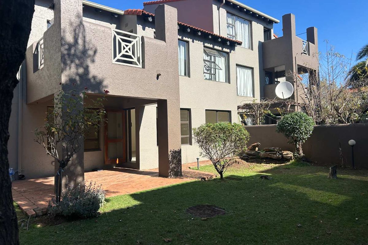 Perfectly located ground floor unit. - Photo 4