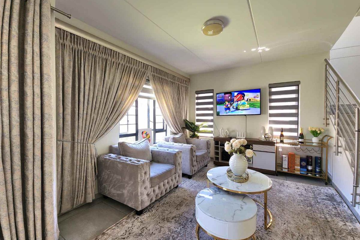 Modern Double-storey 3-Bedroom Cluster Home - Photo 4