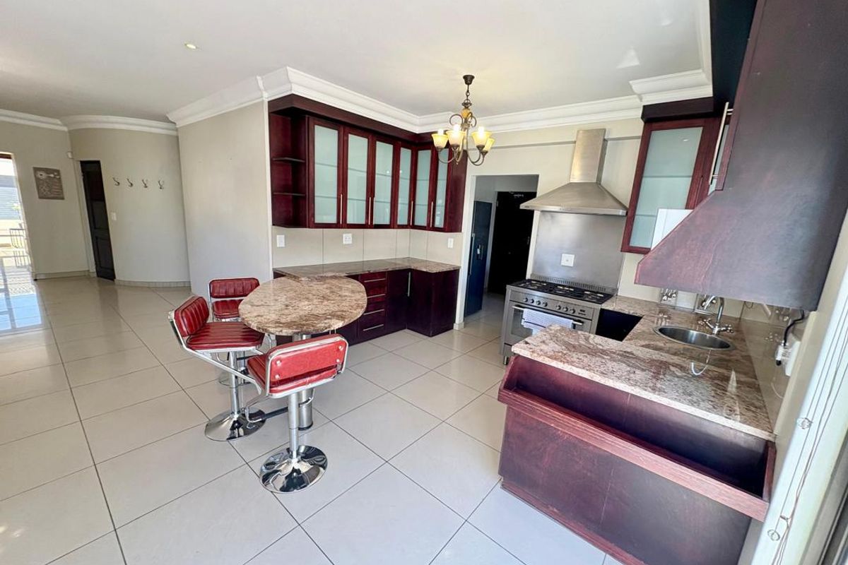 3 Bedrooms House For Sale in Long Beach - Photo 3