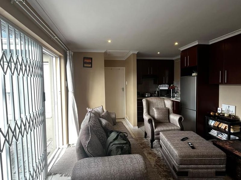 Modern & Secure 2-Bedroom Townhouse for Comfortable Living - Photo 9