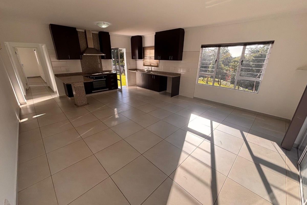 Modern 2-Bedroom, 2-Bathroom Townhouse To Rent in Upper Kloof - Photo 5