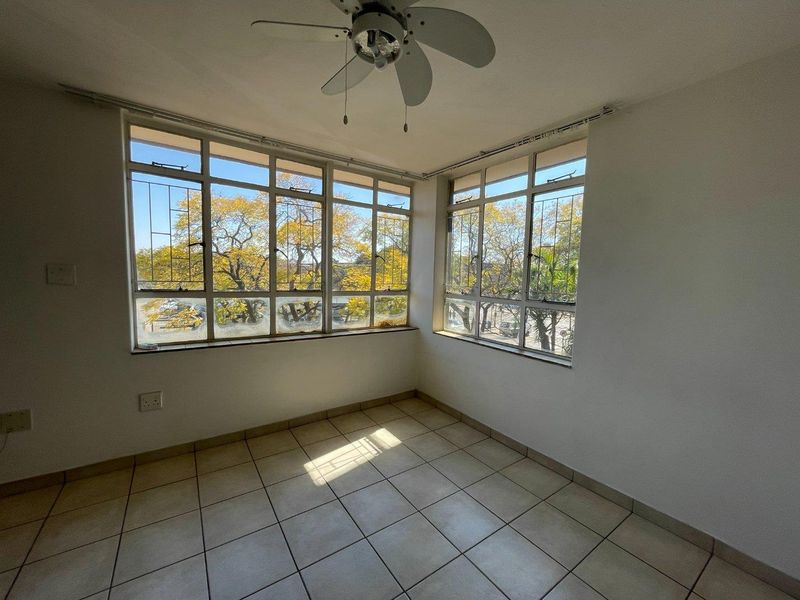 Well located unit in Hatfield - Photo 5