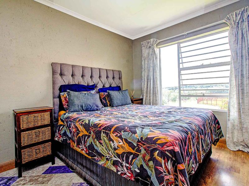 Prime Location: Chic Apartment with En-Suite & Outdoor Braai! - Photo 8