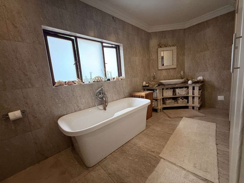 Massive 692m2 Property | 8 Bedrooms | Flatlet | Ideal Guesthouse or Multi-Family Investment - Photo 4