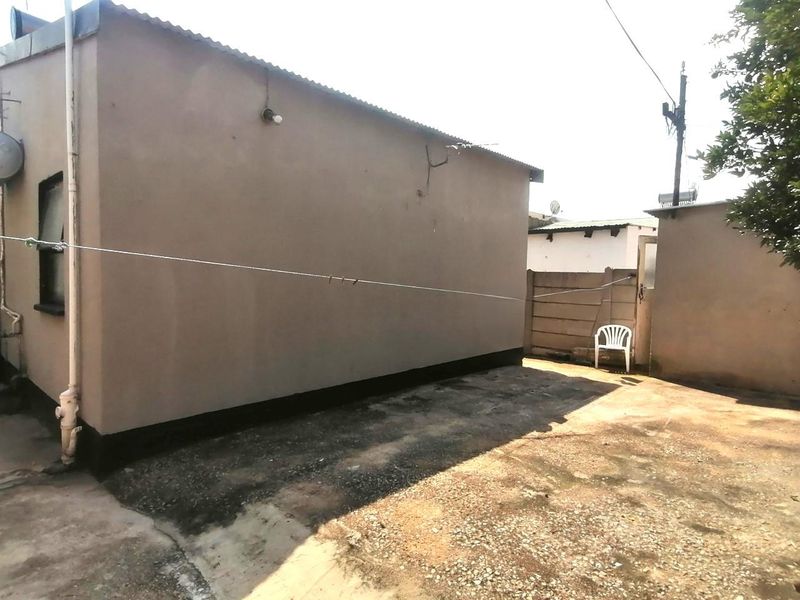 2 Bedroom House for Sale in Westbery - Photo 4