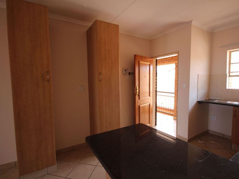 Perfect 2Bedroom Ground Floor Apartment!! - Photo 3