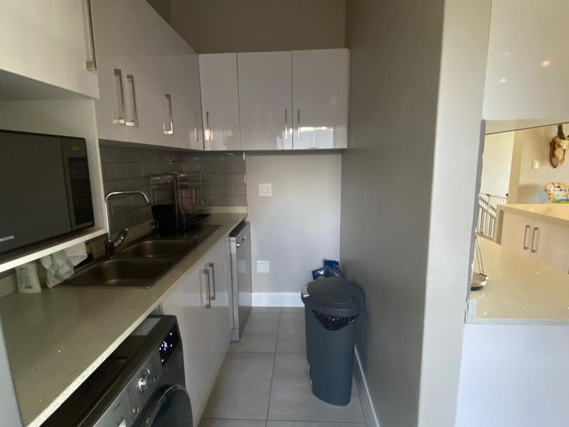Excuiste Home For Rental in Palm Lakes Estate - Photo 6