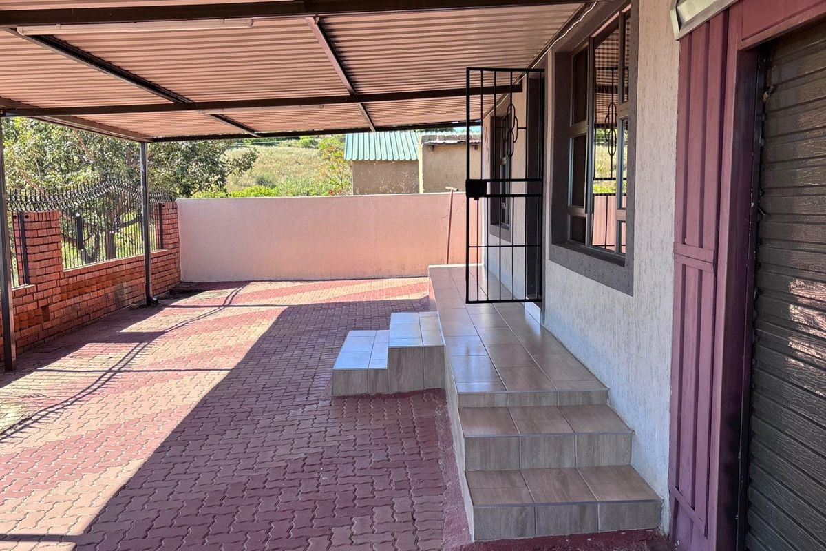 STUNNING HOME IN BLOCK F - Photo 2