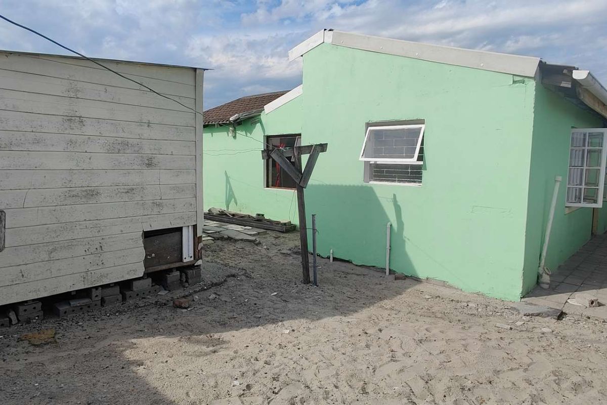 Discover Endless Possibilities in This Spacious Kuilsriver Home - Photo 2