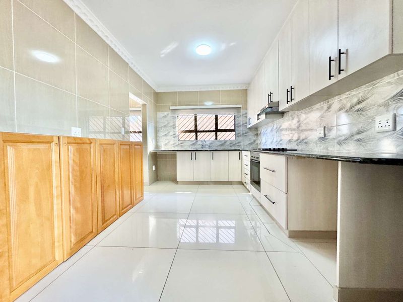 Hendra Estate - Stunning, Large Family Home For Rent In La Lucia - Photo 5