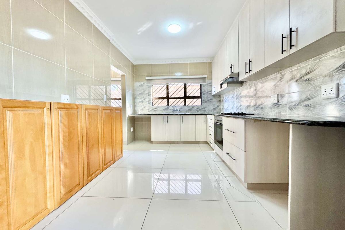 Hendra Estate - Stunning, Large Family Home For Rent In La Lucia - Photo 5