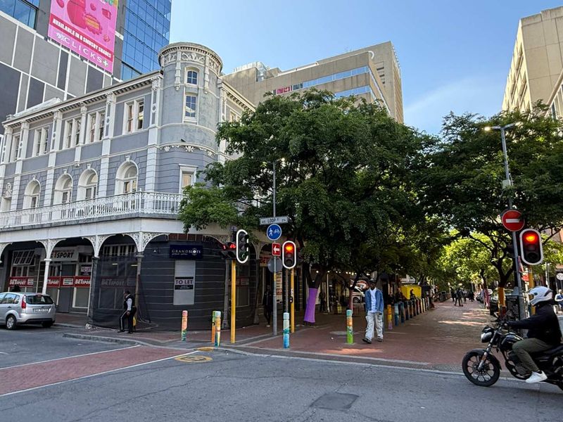 180m2 corner retail unit to let - Photo 2