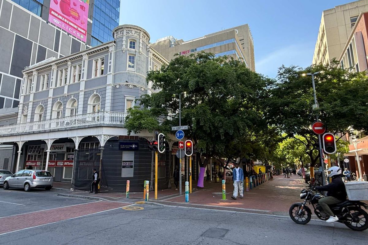 180m2 corner retail unit to let - Photo 2