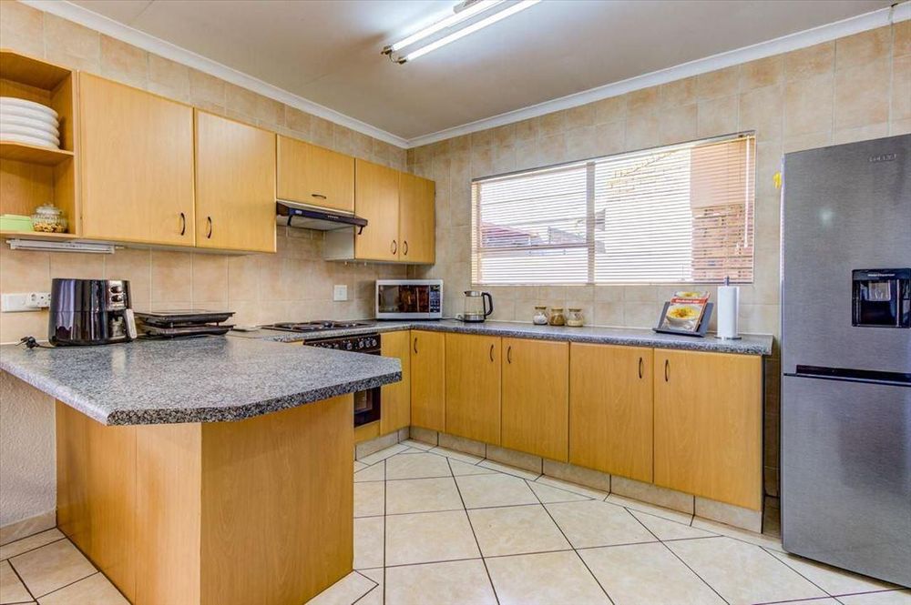 kitchen open plan and lots of cupboards