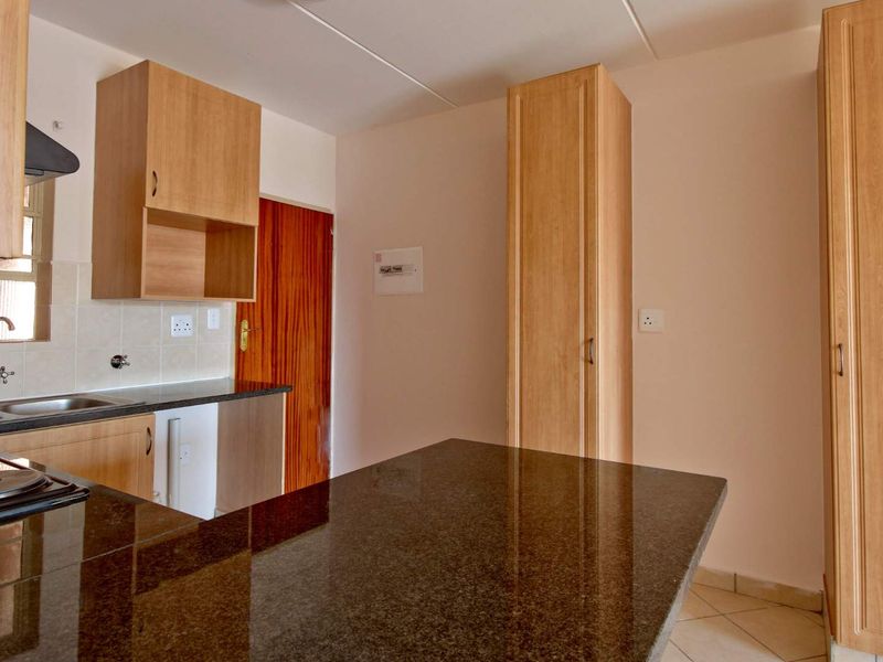 Load Shedding Free Living - The Ideal Lock Up and Go Home! - Photo 4