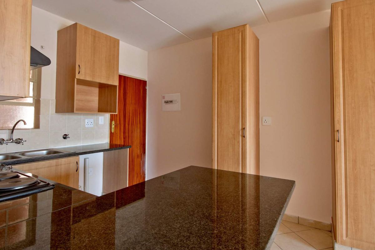Load Shedding Free Living - The Ideal Lock Up and Go Home! - Photo 4