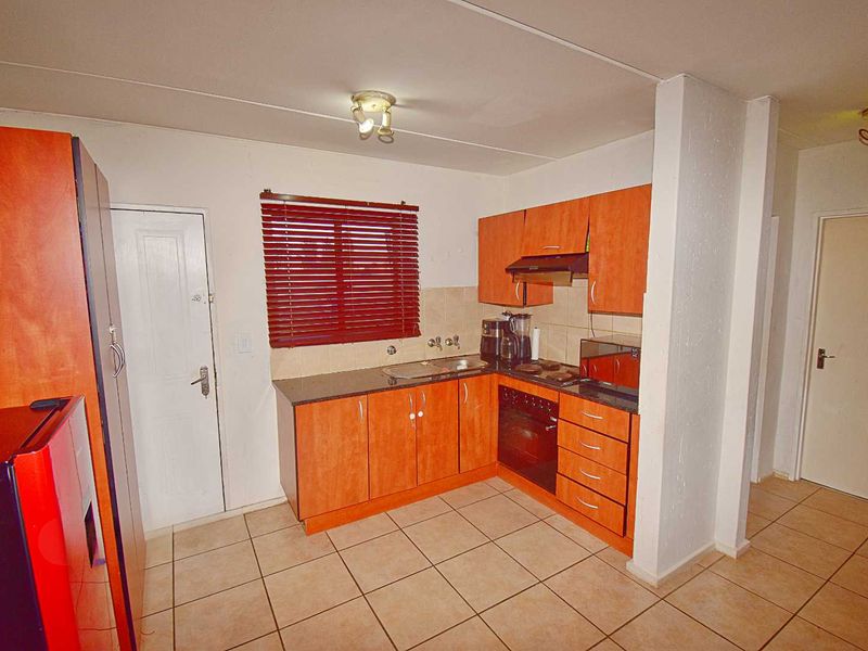 Charming 2-Bedroom Ground Floor in Klippoortje - Photo 7