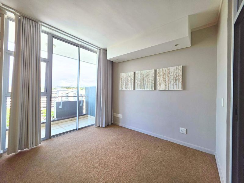 Modern 2-Bedroom Apartment with Stunning Views at Montclare Place - Photo 9