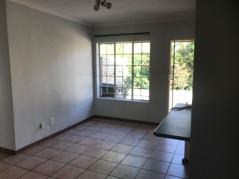 3 Bedroom simplex in Die Wilgers - Photo 5