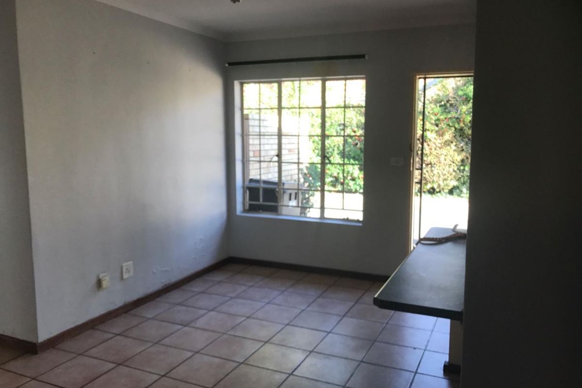 3 Bedroom simplex in Die Wilgers - Photo 5