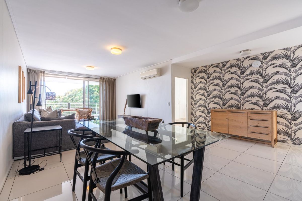 Light and Bright Green Point Apartment - Photo 2