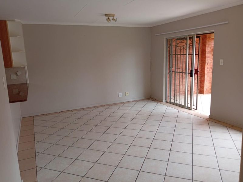 2 BEDROOM TOWNHOUSE TO RENT IN MORELETA PARK - Photo 9