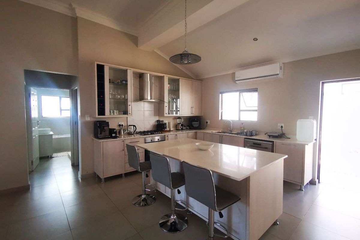 Move-In Ready Modern OFF-THE-GRID Corner Townhouse in Prime Location - Photo 3
