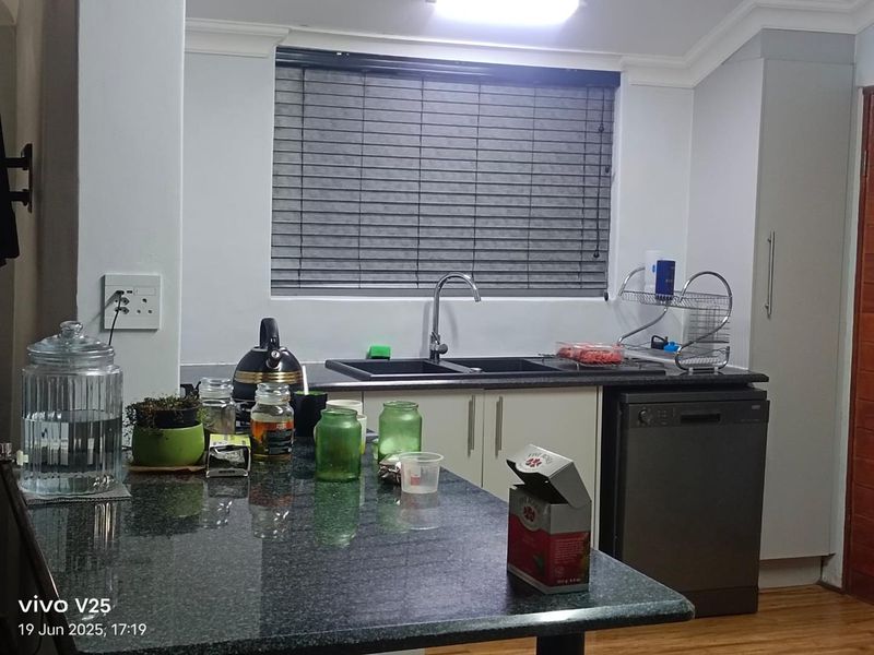 Spacious Family Home for Sale - Photo 10