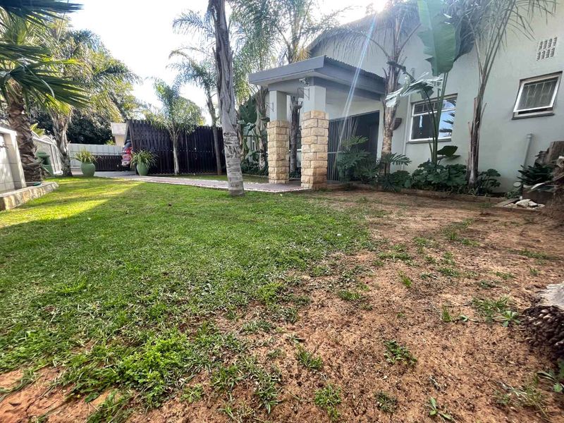 The Complete Package – Spacious Family Living with a Separate 2-Bedroom Flat - Photo 2