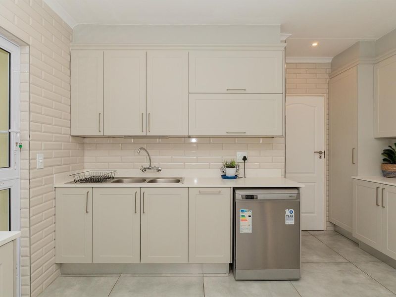 Stylish 4-Bedroom off-grid Family Home in Secure Van Riebeeck Park Enclosure - Photo 10