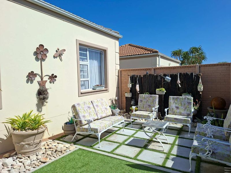 Beautiful home in secure estate - R1 650 000 - Photo 5