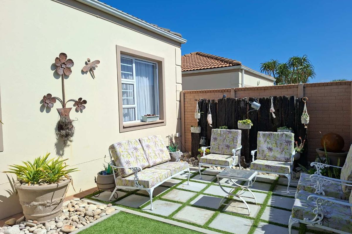 Beautiful home in secure estate - R1 650 000 - Photo 5
