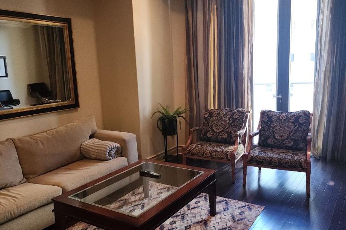 SOPHISICATED AND LUXURIOUS FULLY FURNISHED 1 BED APARTMENT IN THE MICHELANGELO TOWERS. - Photo 3