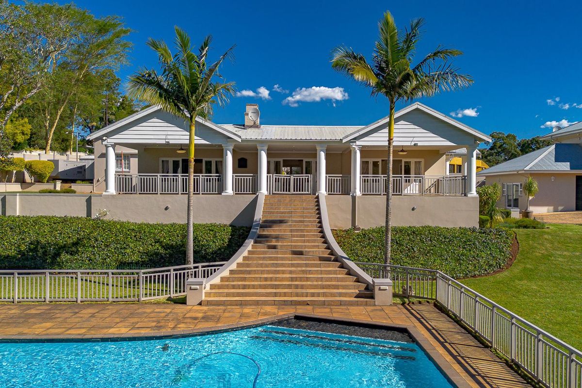 A RARE PRIVATE ESTATE IN THE HEART OF KLOOF! - Photo 2