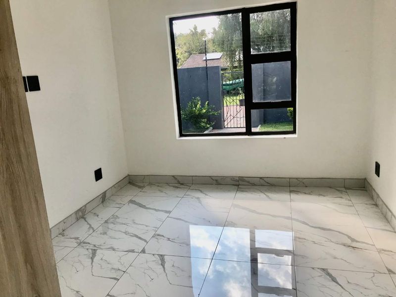 Spacious 4-Bedroom Home to Let - Photo 10