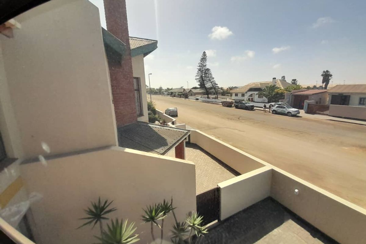 Double Storey Townhouse close to Heart of the Town - Photo 3