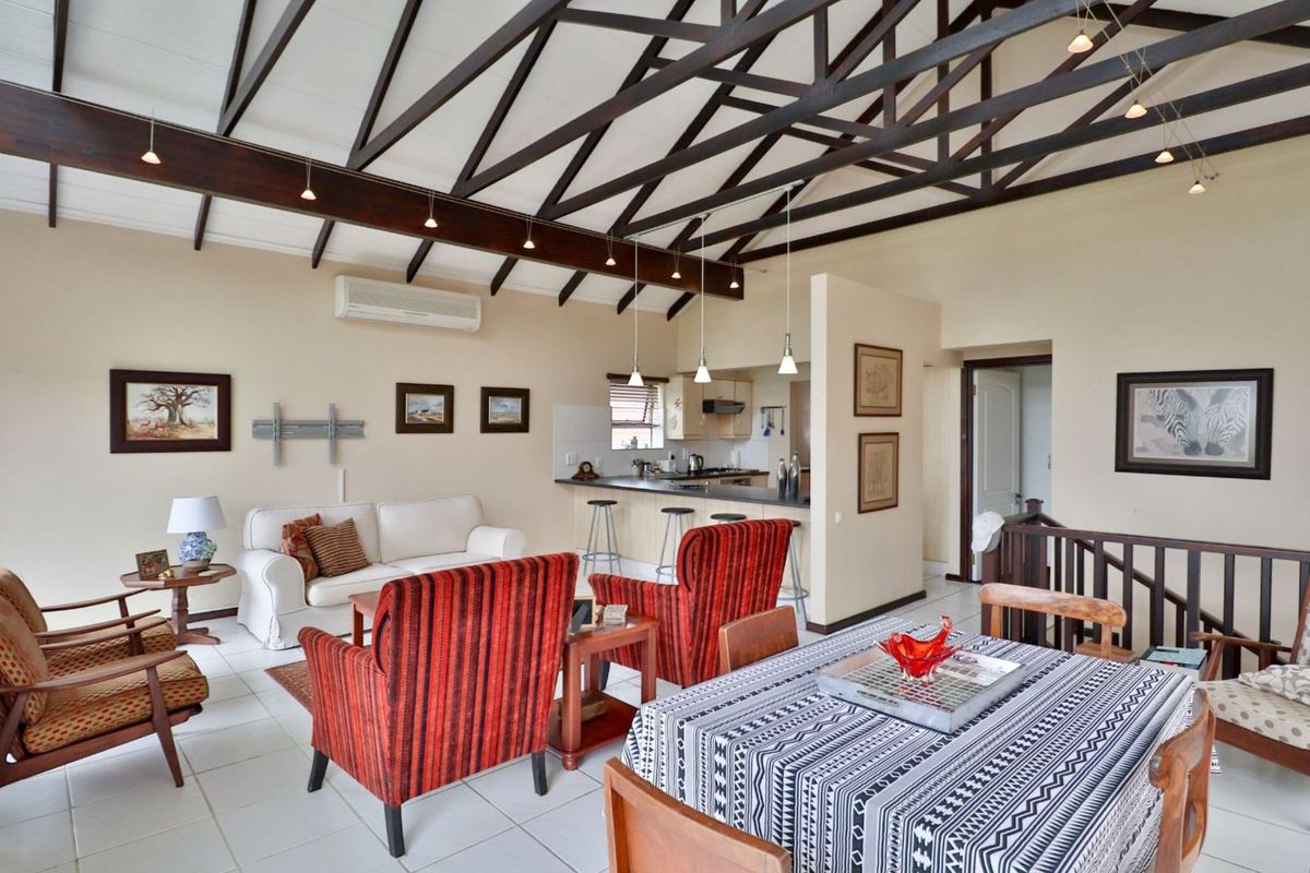 BARGAIN STYLISH AND UPMARKET TOWNHOUSE - Photo 2