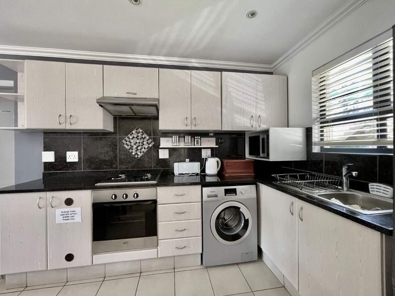 Ground Floor 2 Bedroom Apartment in Shakas Rock - Photo 5