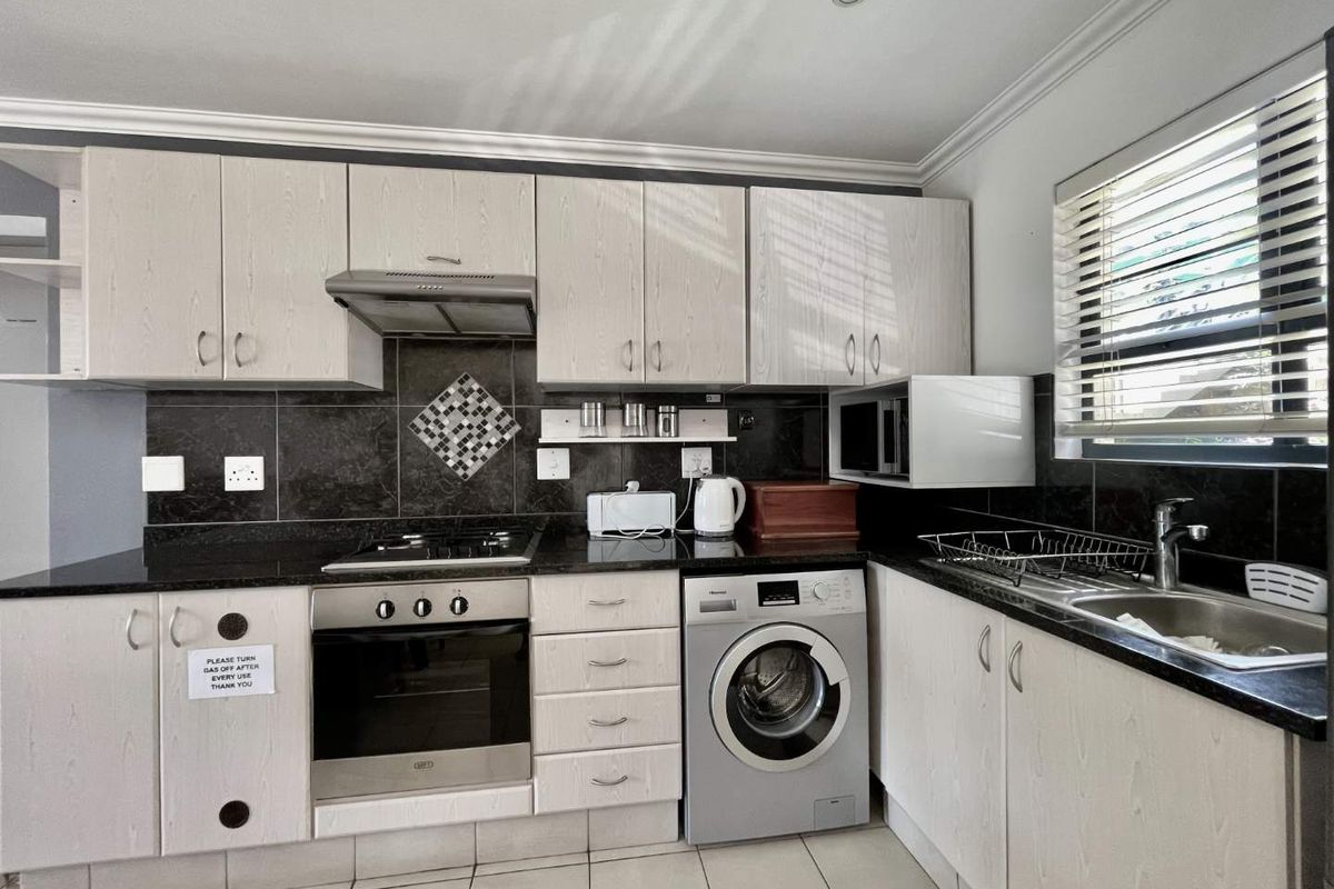 Ground Floor 2 Bedroom Apartment in Shakas Rock - Photo 5