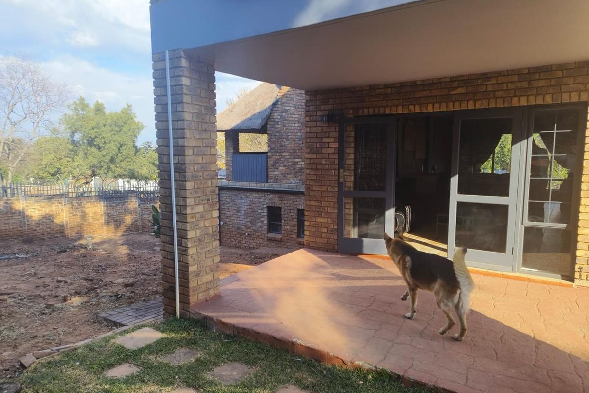 BEAUTIFUL modern x3 bedroom home - Photo 3