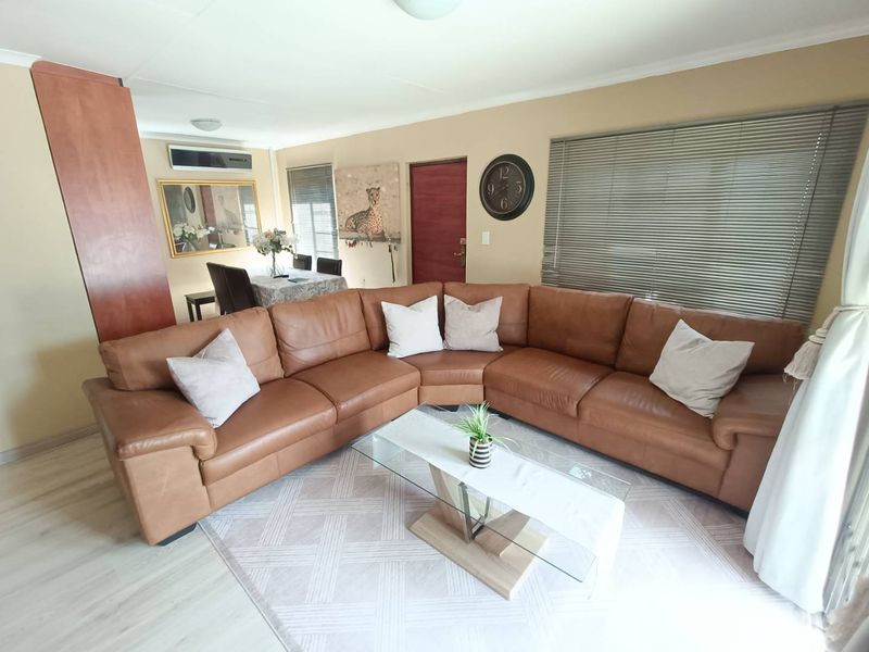 BEAUTIFUL FAMILY HOUSE FOR SALE IN ZWARTKOP!!!!!! - Photo 8