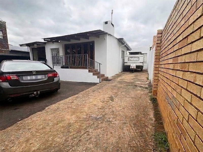 3 bedroom, 2 bathroom house with 2 Flatlets - Photo 2